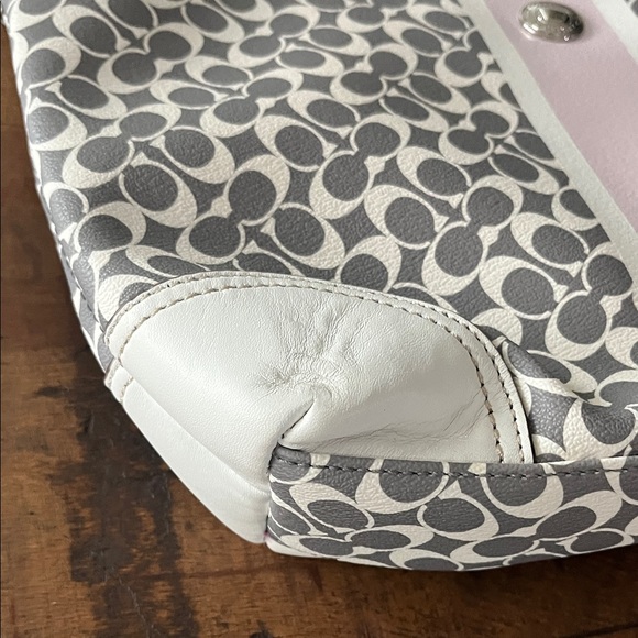 Coach Gray and White Shoulder Bag - Picture 6 of 10